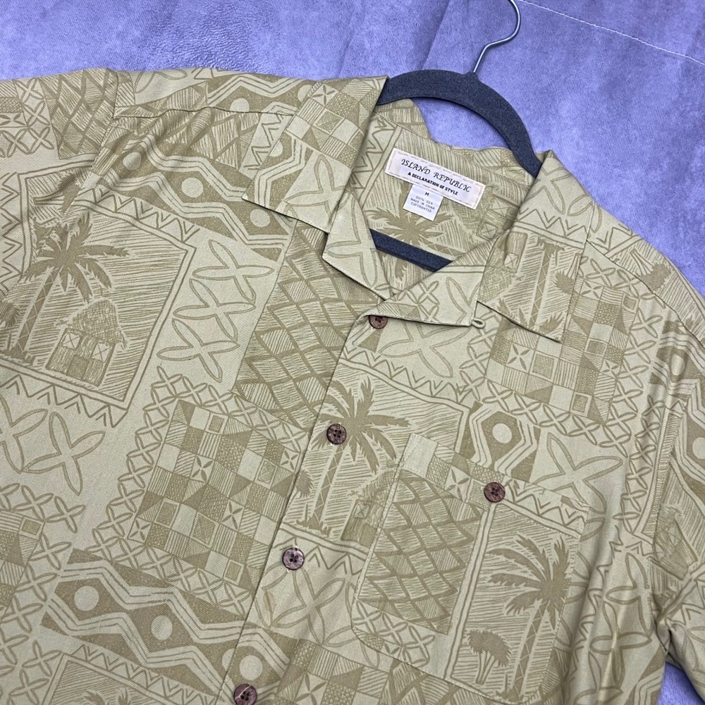 Island Republic Silk Hawaiian Shirt Mens Medium Tan/Gold‎ Tropical Tribal Camp